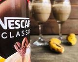A picture of step 4 of Banana coffee shake.