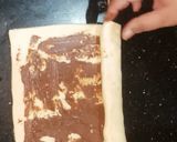 A picture of step 4 of Banana hazelnut choco rolls.