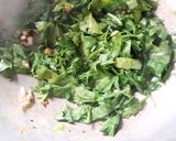 A picture of step 2 of Lahasuni palak garlic spinach curry.