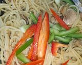 Gambar langkah 5 resipi Spaghetti Aglio Olio.