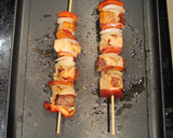 Foto del paso 4 de la receta: Brochetas de salmón a la plancha