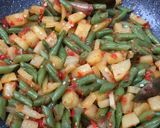 Foto langkah ke 5 dari resep Kentang buncis sambel goreng.
