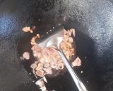 Foto langkah ke 4 dari resep Tumis Bunga Pepaya dan Daun Singkong.