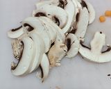 Foto del passaggio 4 della ricetta Risotto con funghi e zucca