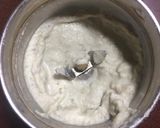 A picture of step 3 of Egg in white gravy.