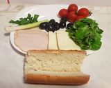 Pas rețetă Sandwich cu salată, roșii, caș de vacă și șuncă de pui 1 fotografie