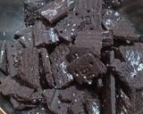 A picture of step 1 of Bourbon biscuits cake.