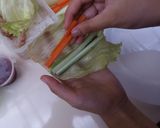 Foto langkah ke 6 dari resep Vietnam Spring Roll.