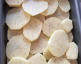 Foto del paso 5 de la receta: Muslos de pollo horneados con patatas