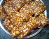 गुड़ मूंगफली चीकी (gud moongfali chikki recipe in hindi) रेसिपी चरण 4 फोटो