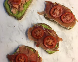 Foto del paso 2 de la receta: Sándwiches rápidos de Hulk con aguacate y jamón 🥑 🥪