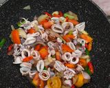 Foto langkah ke 5 dari resep Cumi Pedas Asam Manis #13.
