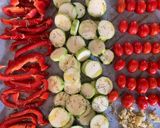 Une image de l'étape 1 de Pâtes aux légumes grillés et feta.