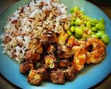 Foto del paso 5 de la receta Ensalada de arroz con langostinos, edamame y tofu crujiente