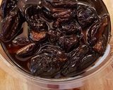 Une image de l'étape 2 de Tarte aux pruneaux amaretto.