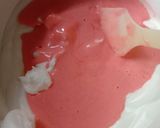 Foto langkah ke 4 dari resep Strawberry comic roll cake.