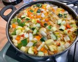 Une image de l'étape 26 de Soupe de légumes aux aromates, ail frais et fumet de porc.