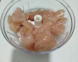 Foto langkah ke 1 dari resep Thai Chicken Lemon Basil Fry.