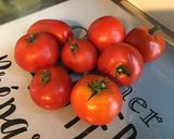 Une image de l'étape 1 de Salade de tomates et concombres au jambon et roquefort.