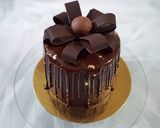 Foto del paso 7 de la receta: Torta de trufa, ganache de chocolate blanco y brillo espejo