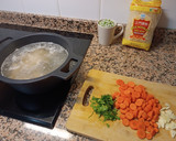 Foto del paso 1 de la receta: Sopa con fideos de arroz, pollo y verduritas