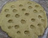 A picture of step 6 of Makkai ki roti.