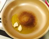 Hình bước làm 2 của món Pasta xào mực sốt cà chua