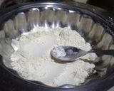 A picture of step 1 of Pakory piyaz walay.