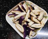 A picture of step 1 of Baingan bhajiya.