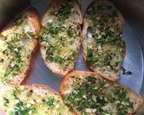 Hình bước làm 4 của món Bánh mì nướng bơ tỏi