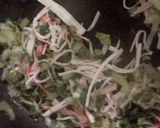 Foto del paso 4 de la receta: Low mein de tallarines con kanikama