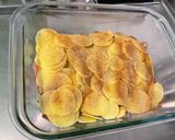 Une image de l'étape 10 de Gratin de courgettes et pommes de terre au lomo et roquefort.