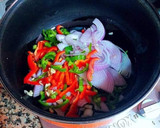 Foto del paso 4 de la receta: Cazuela de bonito con fideos gordos y gambas