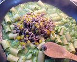 Foto del passaggio 6 della ricetta Mezzi rigatoni con broccoletti verdi e ragù bianco di tastasale