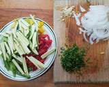 Foto del paso 1 de la receta: Camarones con pimiento y calabacita