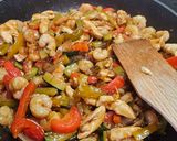 Foto del paso 7 de la receta: Espagueti con verduras, pollo y gambas al teriyaki