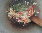 Foto langkah ke 1 dari resep Telur Tumis Bawang Putih dan Kemiri.