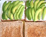 Une image de l'étape 3 de Toast d’avocat et chèvre frais.
