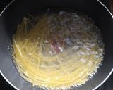 Foto langkah ke 4 dari resep Spaghetti Aglio e-Olio with Shrimp Ball Sauce.