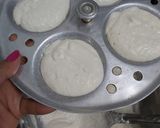 A picture of step 6 of Rawa Idli With Onion-Tomato Chutney.
