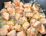 Foto del paso 5 de la receta: Pasta “Nero dí sepia” con Salmon y Gambas