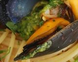 A picture of step 4 of Spaghetti with Shellfish and a Creamy Sauce.