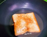 Hình bước làm 2 của món Bánh mì sanwich trứng ốp la bơ trái