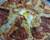 Foto del paso 4 de la receta: Pizza bacon, tomatiga, ceba, ais, formatge sense lactosa