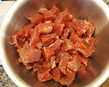 Foto del paso 1 de la receta: Carne frita con col china. 小白菜炒牛肉 (Xiǎo báicài chǎo niúròu)