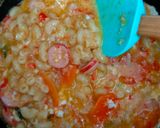 Foto langkah ke 3 dari resep Seblak Makaroni Putih Telur.
