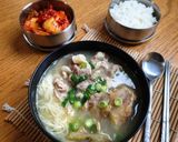 Foto langkah ke 6 dari resep Seolleongtang (Sup Tulang Sapi) khas Korea.
