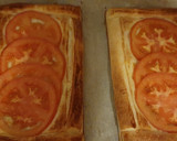 Foto del paso 4 de la receta: Hojaldre con queso de cabra, tomate y anchoas