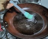 Foto del paso 4 de la receta: Pizza 🍕casera con masa de harina de avena en sartén 🍳