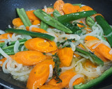 Foto del paso 3 de la receta: Manitas y lengua de cerdo en escabeche